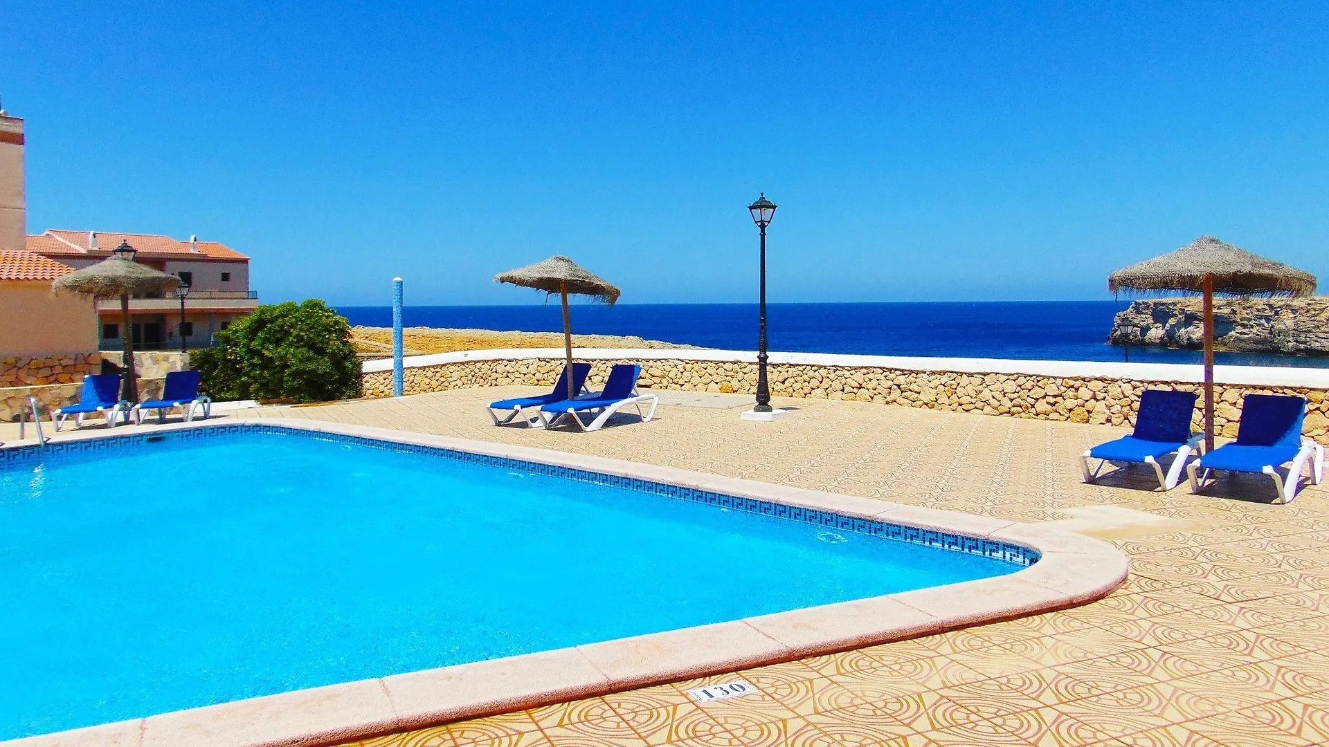 Отель Apartamentos Moon Dreams Cabo De Banos Кала-эн-Бланес