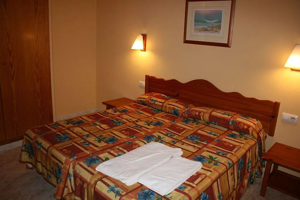 Apartamentos Moon Dreams Cabo De Banos Кала-эн-Бланес Отель